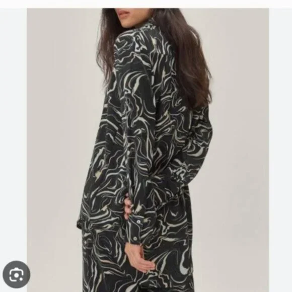 NASTY GAL Abstract Print 2 Piece Set Suit  Button Shirt Wide Leg Pant Sz M - Picture 10 of 11